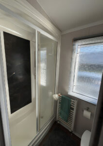 2018 swift bordeaux d18 bathroom